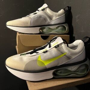 Nike Air Max unisex' Shoes - White and Green